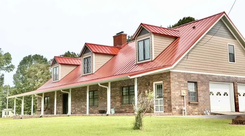 red metal roof installed on a home in Oliver Springs Tennessee